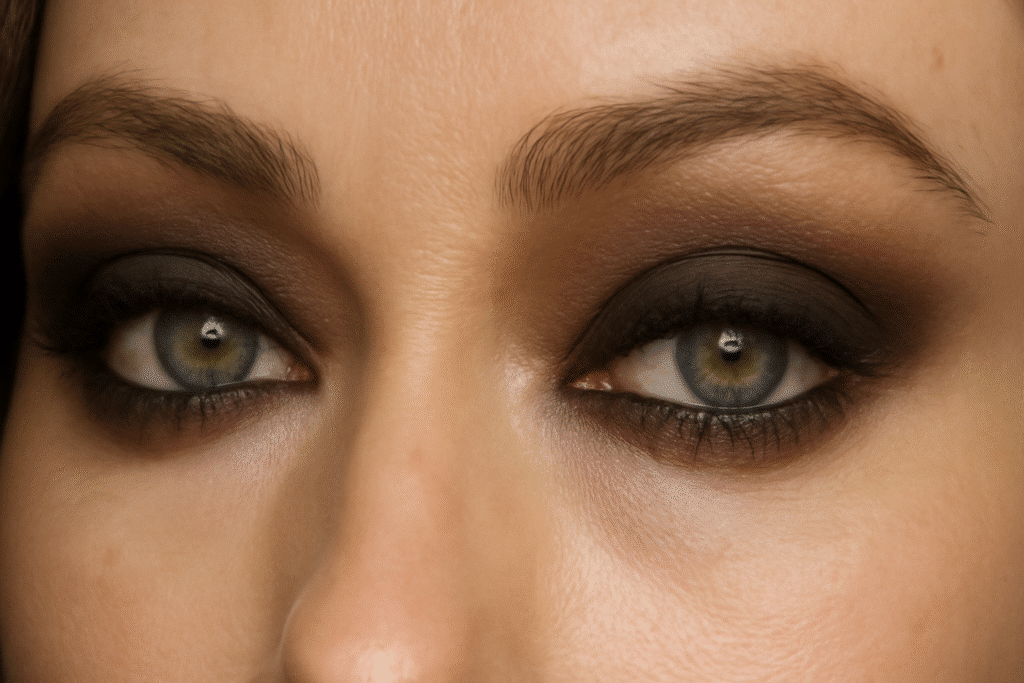 smoky brown eyeshadow with green eyes