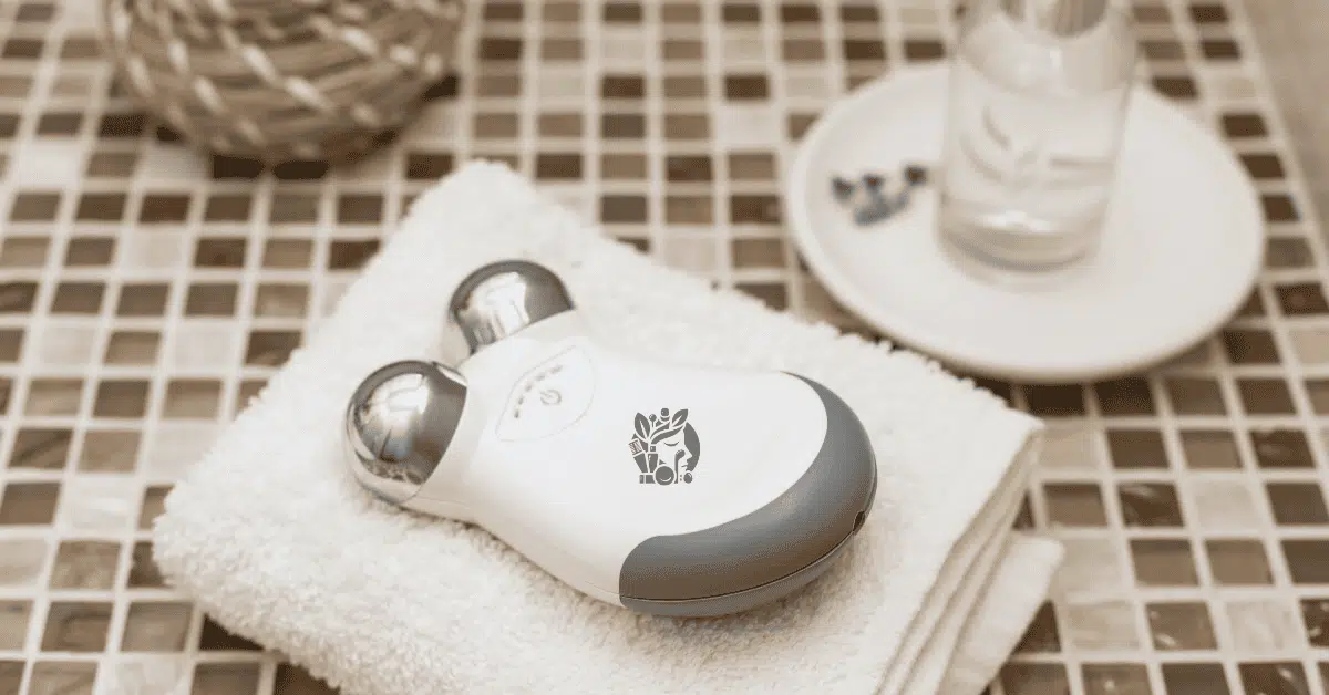 Microcurrent Facial Treatment: The Clean, Non-Invasive “Workout” Your Skin Deserves